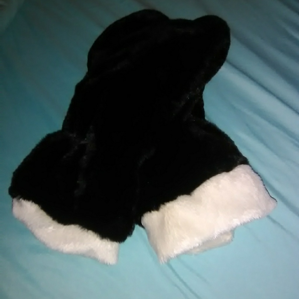 Mittens - Picture 2 of 4